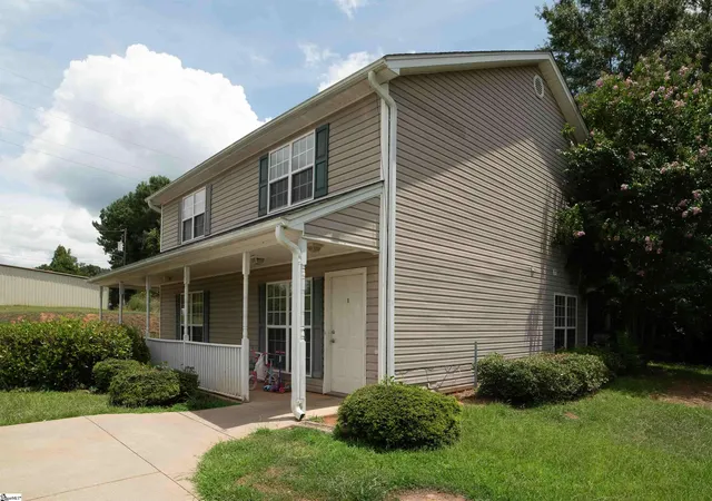 Photo 3 of House for sale at 201 Ashley Ln, Laurens, SC 29360 | MLS# 1601358 | Listing updated on 2026-09-01