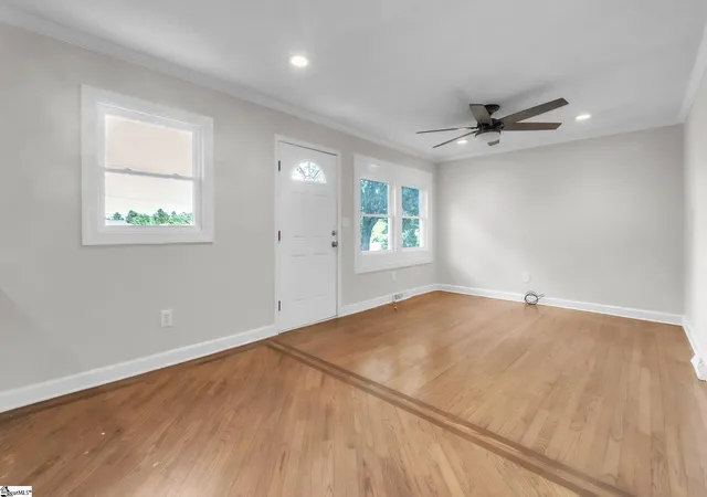 Photo 4 of Single family home for sale at 116 Valley Dr, Greer, SC 29651 | MLS# 1596919 | Listing updated on 2026-09-12