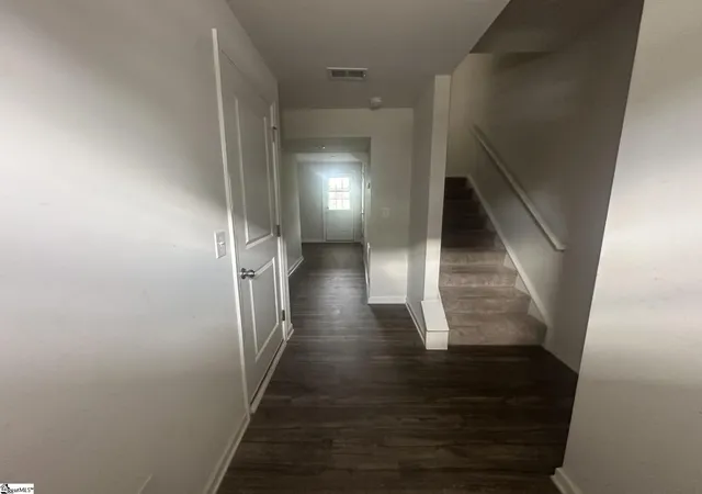 Photo 4 of Sale Pending at 318 Parkridge Wy, Simpsonville, SC 29680 | MLS# 1595668 | Listing updated on 2026-08-17
