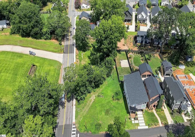 Photo 3 of House for sale at 107 Guess St, Greenville, SC 29605 | MLS# 1599708 | Listing updated on 2026-08-10