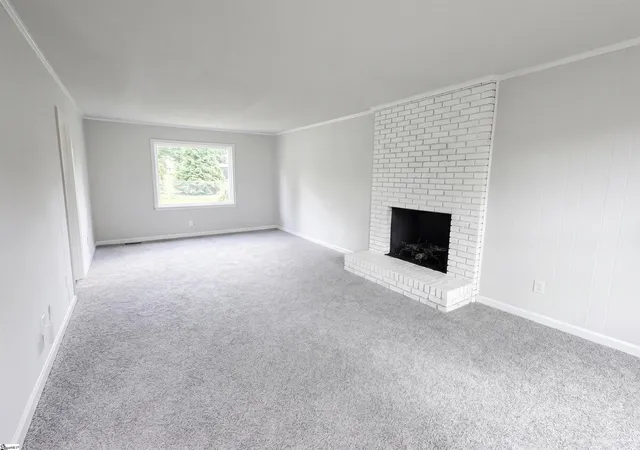 Photo 2 of Single family home for sale at 4 Willowood Dr, Spartanburg, SC 29303 | MLS# 1593234 | Listing updated on 2026-09-24