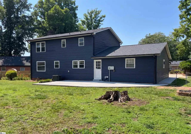Photo 4 of Single family home for sale at 4 Willowood Dr, Spartanburg, SC 29303 | MLS# 1593234 | Listing updated on 2026-09-24
