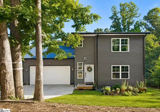 Photo 3 of Single family home for sale at 348 W Caroline St, Greenville, SC 29611 | MLS# 1600202 | Listing updated on 2026-08-27