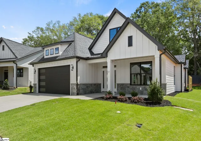 Photo 2 of Single family home for sale at 7 Mercy Dr, Greenville, SC 29607 | MLS# 1600615 | Listing updated on 2026-09-17