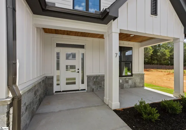 Photo 3 of Single family home for sale at 7 Mercy Dr, Greenville, SC 29607 | MLS# 1600615 | Listing updated on 2026-09-17