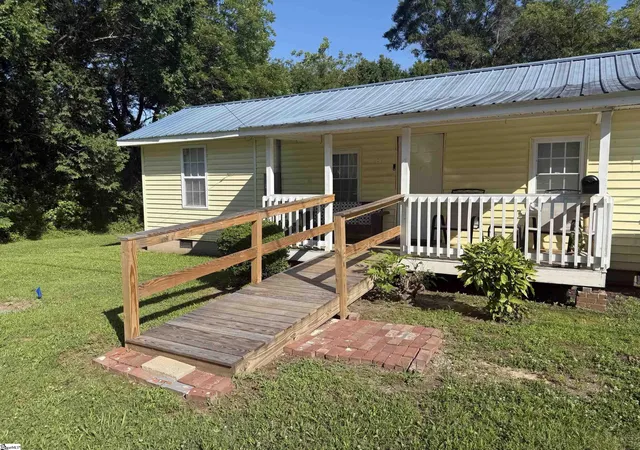 Photo 3 of Single family home for sale at 117 Williams St, Woodruff, SC 29388 | MLS# 1594797 | Listing updated on 2026-08-02