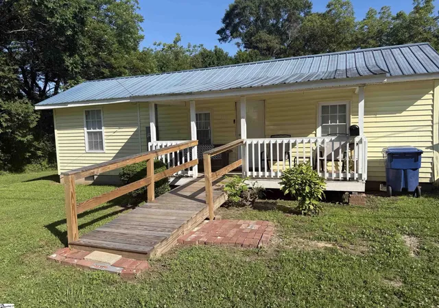 Photo 3 of Single family home for sale at 117 Williams St, Woodruff, SC 29388 | MLS# 1594797 | Listing updated on 2026-08-02