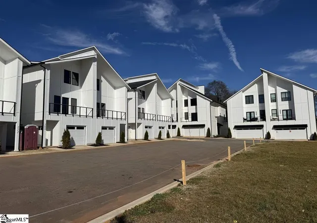 Photo 2 of Condo for sale at 200 Ackert Wy, Greenville, SC 29605 | MLS# 1600195 | Listing updated on 2026-08-07