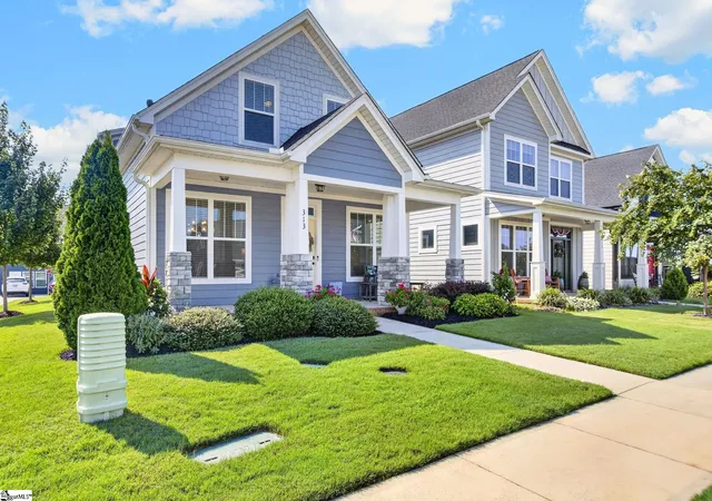 Photo 3 of Single family home for sale at 313 Daystrom Dr, Greer, SC 29651 | MLS# 1586082 | Listing updated on 2026-09-21