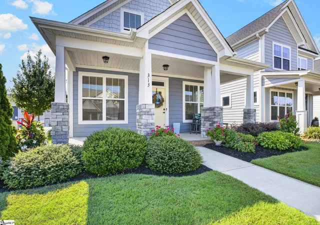 Photo 4 of Single family home for sale at 313 Daystrom Dr, Greer, SC 29651 | MLS# 1586082 | Listing updated on 2026-09-21
