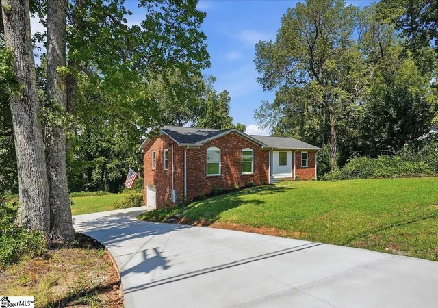 Photo 2 of Single family home for sale at 200 Worley Rd, Greenville, SC 29609 | MLS# 1598080 | Listing updated on 2026-08-17
