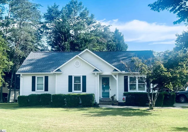 Photo 1 of Single family home for sale at 201 Cox Ridge Ct, Travelers Rest, SC 29690 | MLS# 1598069 | Listing updated on 2026-07-17