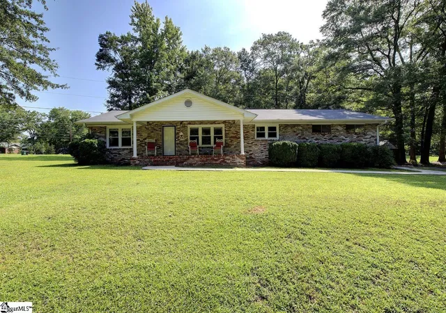 Photo 1 of Single family home for sale at 303 Mill St, Williamston, SC 29697 | MLS# 1600435 | Listing updated on 2026-08-27