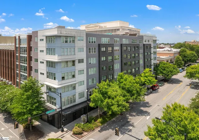 2nd image of 100 E Washington St, Greenville, SC 29601