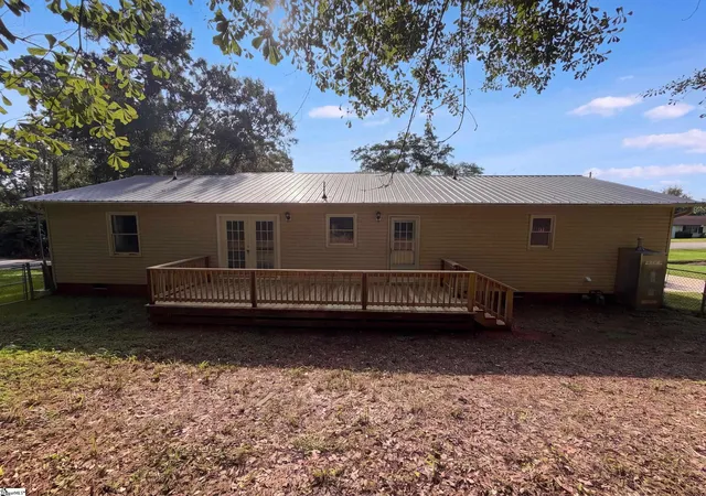 Photo 4 of Sale Pending at 106 Hilltop Rd, Laurens, SC 29360 | MLS# 1601470 | Listing updated on 2026-09-10