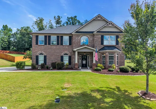 Photo 2 of Single family home for sale at 122 James Lake Wy, Easley, SC 29642 | MLS# 1600320 | Listing updated on 2026-08-10