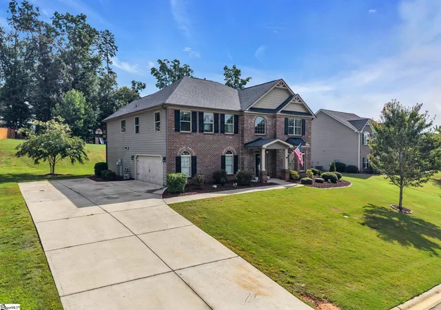 Photo 3 of Single family home for sale at 122 James Lake Wy, Easley, SC 29642 | MLS# 1600320 | Listing updated on 2026-08-10