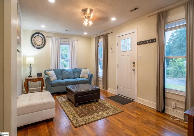 Photo 3 of Single family home for sale at 405 Perry Rd, Greenville, SC 29609 | MLS# 1599195 | Listing updated on 2026-08-27