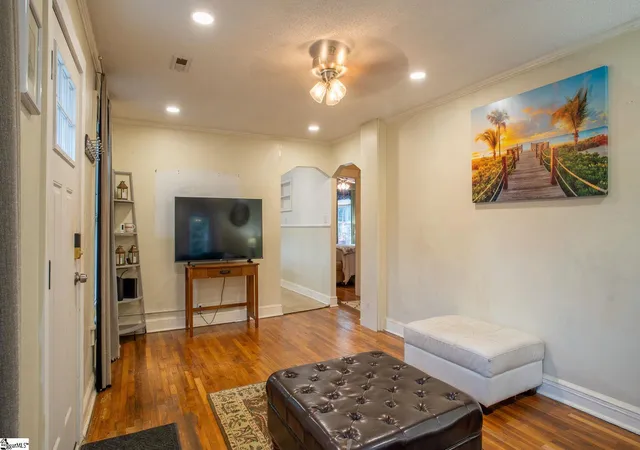 Photo 3 of Single family home for sale at 405 Perry Rd, Greenville, SC 29609 | MLS# 1599195 | Listing updated on 2026-08-27