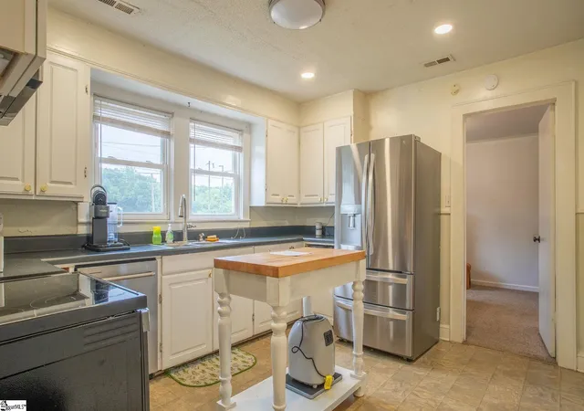 Photo 4 of Single family home for sale at 405 Perry Rd, Greenville, SC 29609 | MLS# 1599195 | Listing updated on 2026-08-27