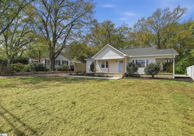 Photo 3 of Single family home for sale at 4 Wembley Rd, Greenville, SC 29607 | MLS# 1586327 | Listing updated on 2026-06-08
