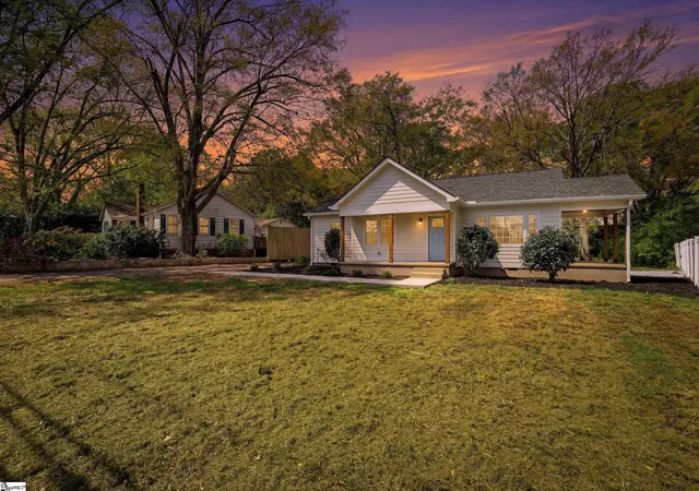 Photo 3 of Single family home for sale at 4 Wembley Rd, Greenville, SC 29607 | MLS# 1586327 | Listing updated on 2026-06-08