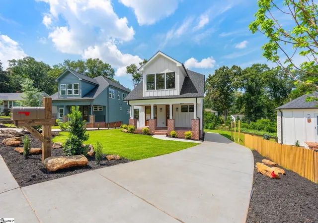 Photo 3 of Single family home for sale at 4a Maco St, Greenville, SC 29607 | MLS# 1602479 | Listing updated on 2026-09-01