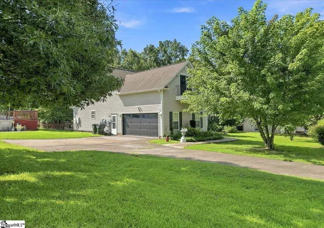 Photo 3 of Single family home for sale at 185 Williams Dr, Campobello, SC 29322 | MLS# 1600288 | Listing updated on 2026-09-11