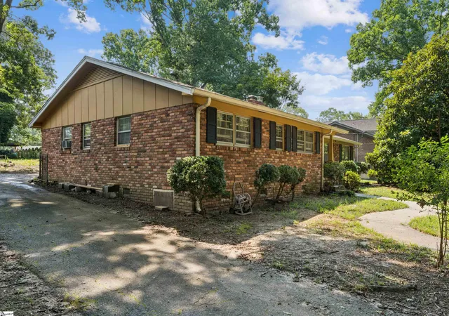 Photo 4 of Single family home for sale at 213 Dellrose Cir, Taylors, SC 29687 | MLS# 1599346 | Listing updated on 2026-08-14