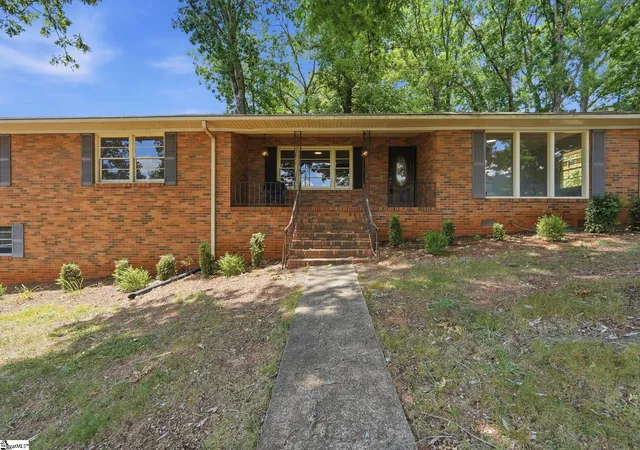 Photo 2 of Single family home for sale at 109 Club View Dr, Greenville, SC 29609 | MLS# 1598941 | Listing updated on 2026-08-13