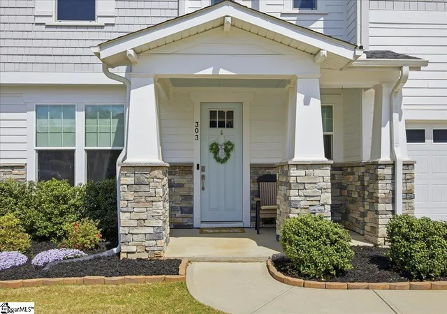 Photo 3 of Single family home for sale at 303 Durness Dr, Simpsonville, SC 29681 | MLS# 1587454 | Listing updated on 2026-09-16