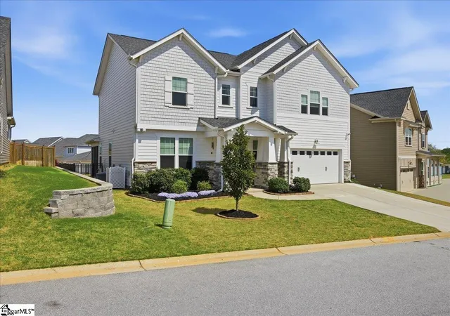 Photo 4 of Single family home for sale at 303 Durness Dr, Simpsonville, SC 29681 | MLS# 1587454 | Listing updated on 2026-09-16