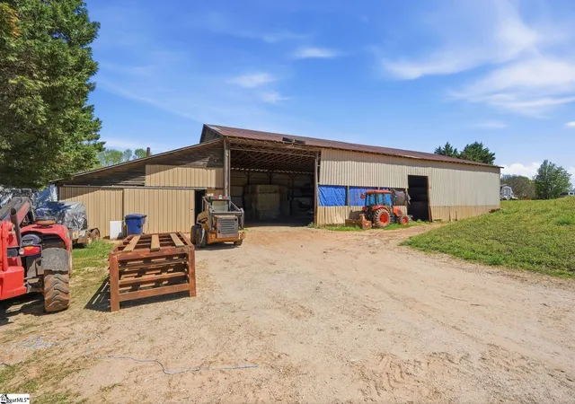 Photo 3 of Single family home for sale at 608 Five Forks Rd, Anderson, SC 29621 | MLS# 1595326 | Listing updated on 2026-06-23