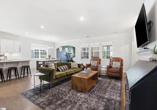 Photo 3 of Single family home for sale at 284 Double Crest Dr, Taylors, SC 29687 | MLS# 1591974 | Listing updated on 2026-08-17