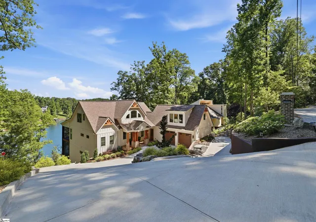 Photo 1 of Sale Pending at 305 Harbor Dr, Seneca, SC 29672 | MLS# 1595000 | Listing updated on 2026-09-03