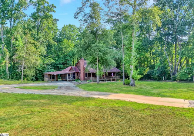 Photo 4 of Single family home for sale at 346 Shenandoah Dr, Laurens, SC 29630 | MLS# 1596807 | Listing updated on 2026-08-16