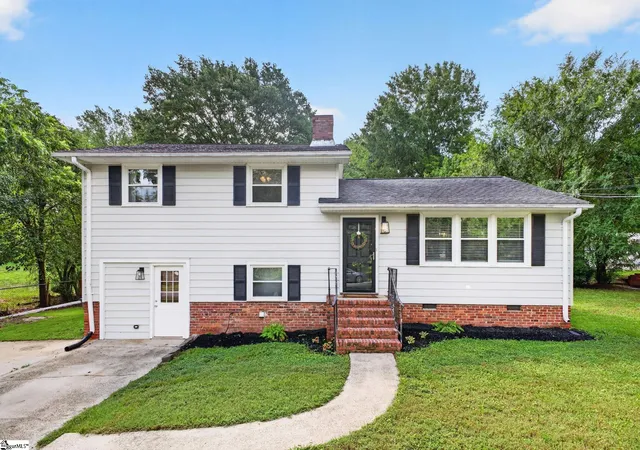 Photo 1 of Single family home for sale at 112 E Belvedere Rd, Greenville, SC 29605 | MLS# 1595536 | Listing updated on 2026-08-08