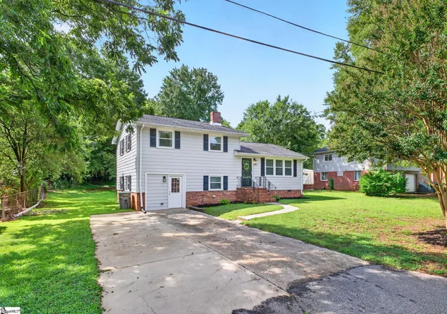 Photo 3 of Single family home for sale at 112 E Belvedere Rd, Greenville, SC 29605 | MLS# 1595536 | Listing updated on 2026-08-08