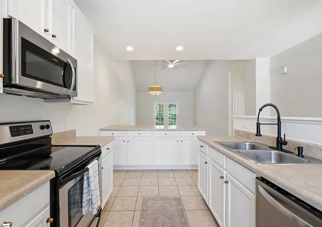 Photo 4 of Townhouse for sale at 523 E Perkins Creek Rd, Seneca, SC 29678 | MLS# 1598323 | Listing updated on 2026-09-03