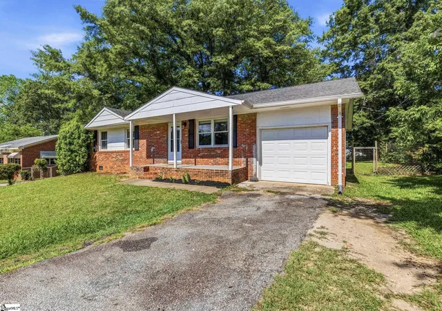 Photo 2 of Single family home for sale at 711 Hellams St, Fountain Inn, SC 29644 | MLS# 1595786 | Listing updated on 2026-08-23