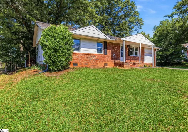 Photo 3 of Single family home for sale at 711 Hellams St, Fountain Inn, SC 29644 | MLS# 1595786 | Listing updated on 2026-08-23