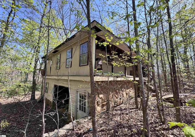Photo 4 of Sale Pending at 239 Sweetbriar Wy, Easley, SC 29640 | MLS# 1601044 | Listing updated on 2026-08-22