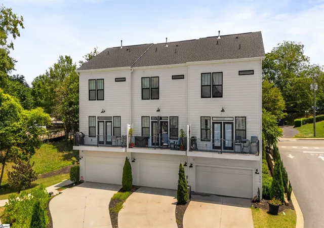 Photo 2 of Townhouse for sale at 516 Guess St, Greenville, SC 29605 | MLS# 1580503 | Listing updated on 2026-07-24