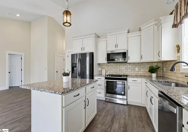 Photo 2 of Single family home for sale at 811 Abberly Trl, Greer, SC 29651 | MLS# 1600141 | Listing updated on 2026-09-03