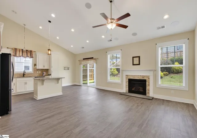 Photo 3 of Single family home for sale at 811 Abberly Trl, Greer, SC 29651 | MLS# 1600141 | Listing updated on 2026-09-03