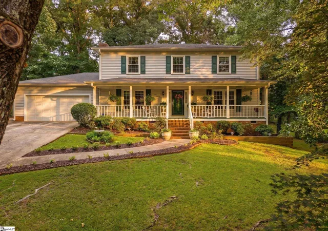 Photo 1 of Single family home for sale at 120 E Woodburn Dr, Taylors, SC 29687 | MLS# 1600099 | Listing updated on 2026-09-08