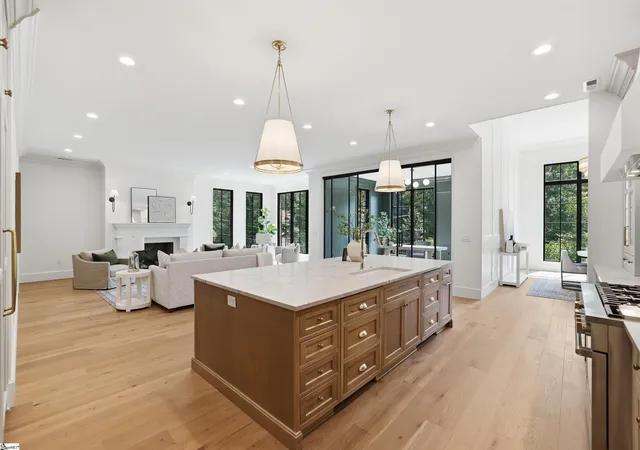 Listing Photo 4 - Condo for sale in building located at 101 Sherwood St, Greenville, SC 29601 - Unit #Unit 200