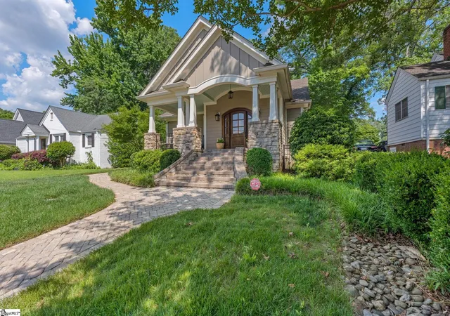 Photo 3 of Single family home for sale at 307 Grove Rd, Greenville, SC 29605 | MLS# 1594853 | Listing updated on 2026-08-28