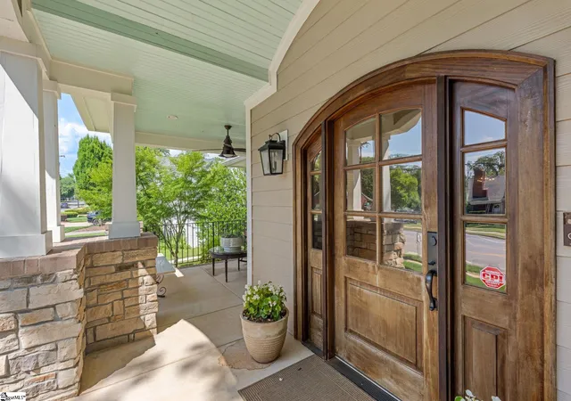 Photo 3 of Single family home for sale at 307 Grove Rd, Greenville, SC 29605 | MLS# 1594853 | Listing updated on 2026-08-28