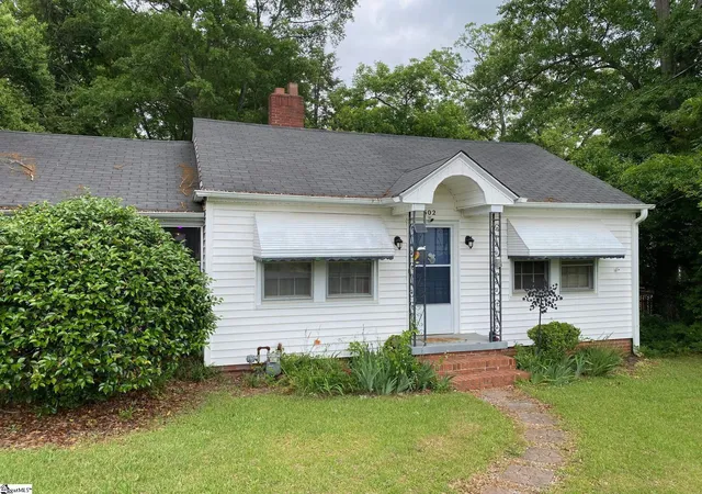 1st image of 302 Jones St, Laurens, SC 29360 | MLS# 1596662